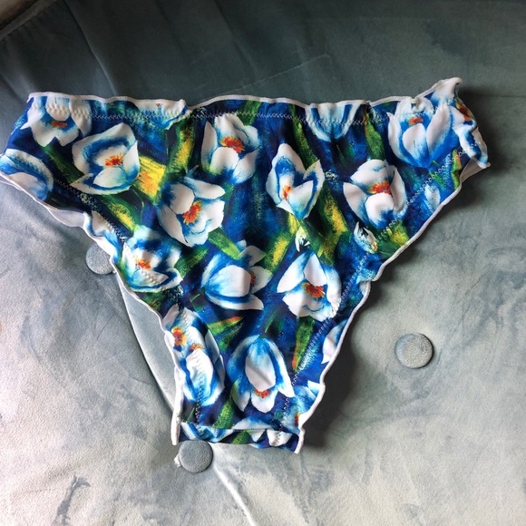 Never worn bikini - Picture 5 of 8